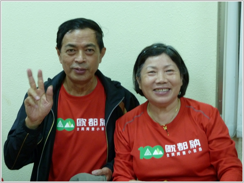 2011-11-27 18-18-31快樂的晚餐.JPG